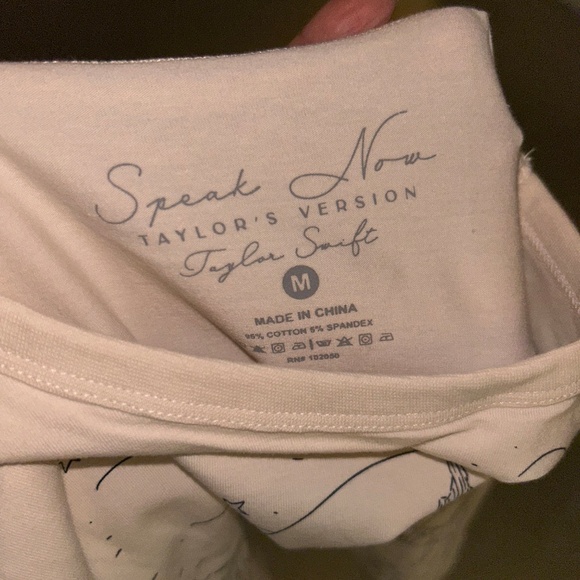 NEW Taylor Swift baby tee L - Picture 5 of 6